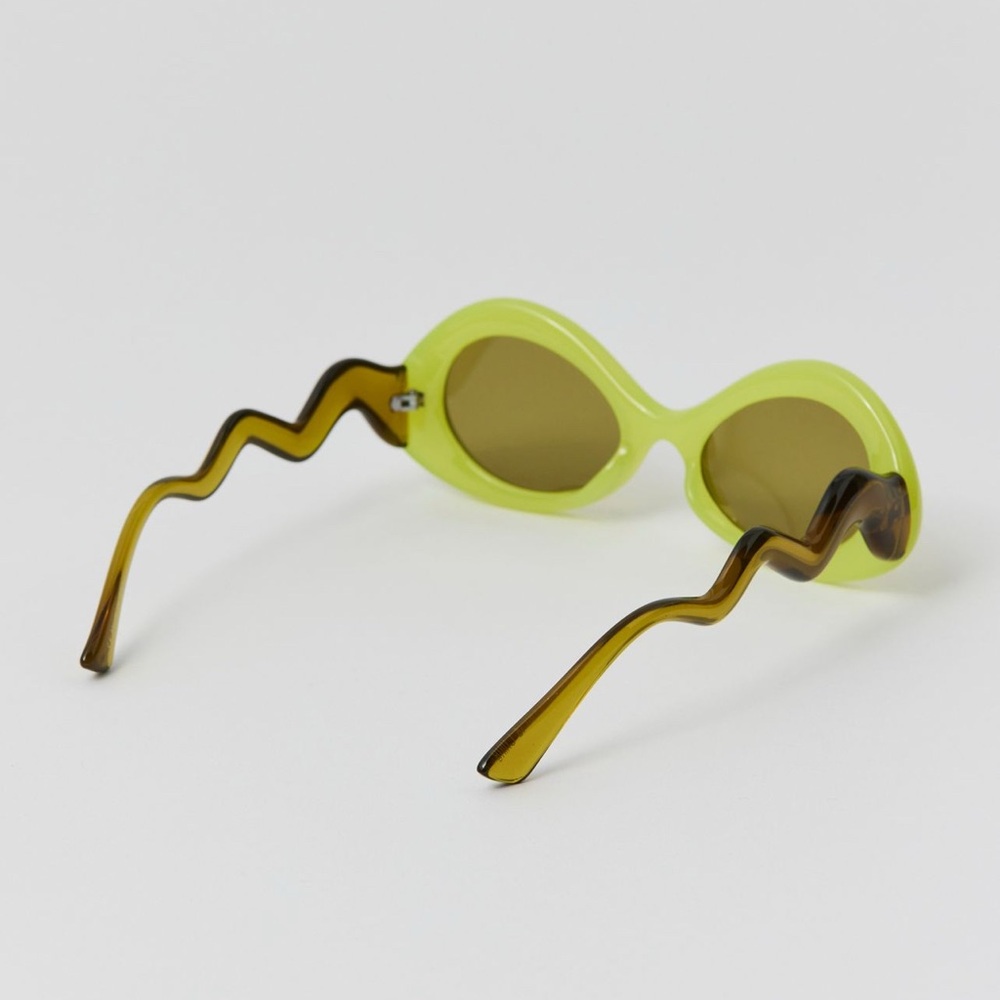 Birdie Wavy Round Sunglasses - Picture 2 of 3